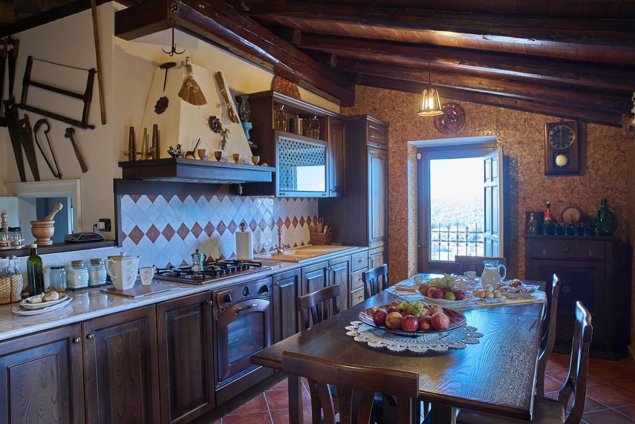 Bed and Breakfast La Casa Del Tempo Cerami Екстер'єр фото